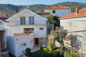 Property Marina, Trogir, Property 10238 - Apartments blizu mora with pebble beach.