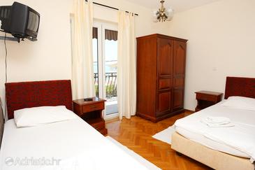 Bedroom Podstrana, Bedroom u smještaju tipa room, dostupna klima i WIFI.