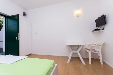 Dining room Arbanija, Dining room u smještaju tipa studio-apartment, WIFI.