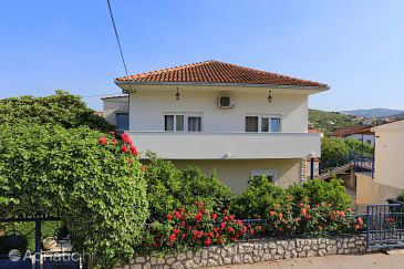Property - Apartments 1088 Property Marina (Trogir) - Accommodation 1088 - Apartments with pebble beach.