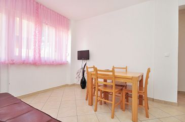 Dining room Kaštel Stari, Dining room u smještaju tipa apartment, dostupna klima i WIFI.