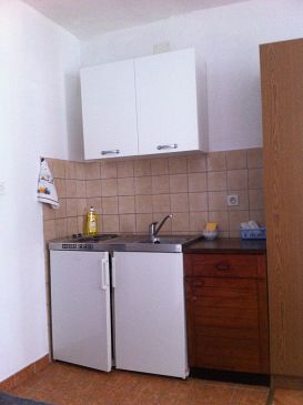 Kitchen Drvenik Donja vala, Kitchen u smještaju tipa studio-apartment, dopusteni kucni ljubimci i WIFI.