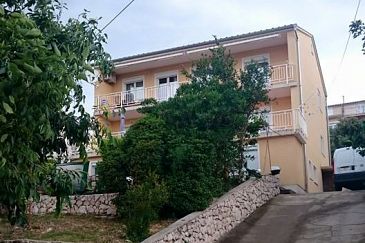 Property - Apartments 11127 Property Novi Vinodolski (Novi Vinodolski) - Accommodation 11127 - Apartments with pebble beach.