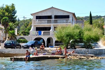 Property - Apartments and Rooms 1134 Property Slatine (Čiovo) - Accommodation 1134 - Apartments and Rooms near sea with pebble beach.