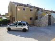 Parking lot - Apartments 11372 Parking lot Banjole (Pula) - Accommodation 11372 - Apartments with pebble beach.