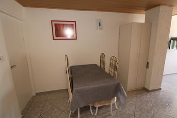 Dining room Nin, Dining room u smještaju tipa studio-apartment, dopusteni kucni ljubimci i WIFI.