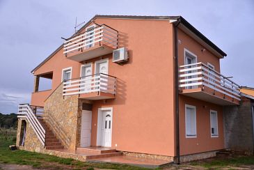 Property - Apartments 11648 Property Štinjan (Pula) - Accommodation 11648 - Apartments with rocky beach.