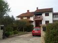 Parkoviště Murine, Umag, Parkoviště 13302 - Ubytování s oblázkovou pláží.