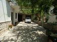 Parking lot - Apartments 2059 Parking lot Jelsa (Hvar) - Accommodation 2059 - Apartments with pebble beach.