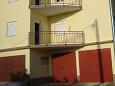 Parking lot - Apartments 2095 Parking lot Vinišće (Trogir) - Accommodation 2095 - Apartments near sea with pebble beach.