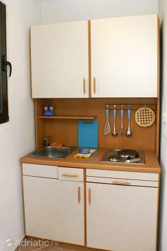 Kitchen Novalja, Kitchen u smještaju tipa studio-apartment, WIFI.