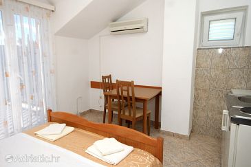 Dining room Slano, Dining room u smještaju tipa studio-apartment, dostupna klima, dopusteni kucni ljubimci i WIFI.