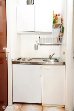 Kitchen Slano, Kitchen u smještaju tipa studio-apartment, dopusteni kucni ljubimci i WIFI.