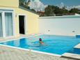 Courtyard - Rooms 2235 Courtyard Peroj (Fažana) - Accommodation 2235 - Rooms with pebble beach.