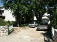 Parking lot Malinska, Krk, Parking lot 2390 - Apartments with pebble beach.