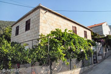 Property - Rooms 2408 Property Komiža (Vis) - Accommodation 2408 - Rooms near sea with pebble beach.