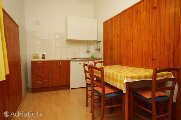 Dining room Vis, Dining room u smještaju tipa apartment.