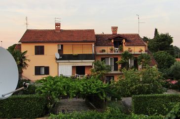 Property - Apartments 2529 Property Umag (Umag) - Accommodation 2529 - Apartments with sandy beach.