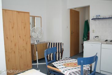 Dining room Trpanj, Dining room u smještaju tipa studio-apartment, dopusteni kucni ljubimci i WIFI.