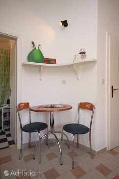 Dining room Podgora, Dining room u smještaju tipa studio-apartment, WIFI.