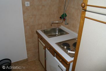 Room S-2726-a - Apartments and Rooms Omiš (Omiš) - 2726