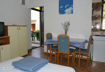 Dining room Lokva Rogoznica, Dining room u smještaju tipa studio-apartment, dopusteni kucni ljubimci i WIFI.