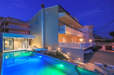 Property - Apartments and Rooms 2768 Property Duće (Omiš) - Accommodation 2768 - Apartments and Rooms near sea with sandy beach.