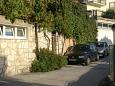 Parking lot - Apartments 2823 Parking lot Omiš (Omiš) - Accommodation 2823 - Apartments near sea with pebble beach.