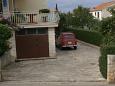 Parking lot - Apartments 2850 Parking lot Supetar (Brač) - Accommodation 2850 - Apartments with pebble beach.