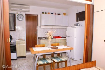Dining room Sutivan, Dining room u smještaju tipa studio-apartment, dopusteni kucni ljubimci.