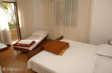 Bedroom Supetar, Bedroom u smještaju tipa room, dopusteni kucni ljubimci.