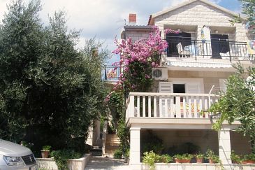 Property - Apartments 2892 Property Bol (Brač) - Accommodation 2892 - Apartments with pebble beach.