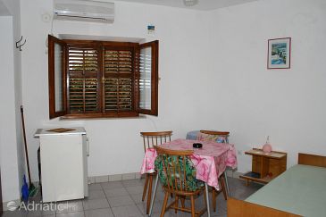 Dining room Sumartin, Dining room u smještaju tipa apartment, dostupna klima i WIFI.