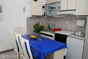 Dining room Povlja, Dining room u smještaju tipa studio-apartment, dostupna klima.