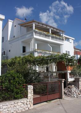 Property - Apartments 2995 Property Vodice (Vodice) - Accommodation 2995 - Apartments with pebble beach.