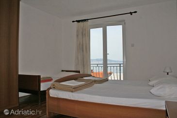 Bedroom Klenovica, Bedroom u smještaju tipa room, dostupna klima i WIFI.