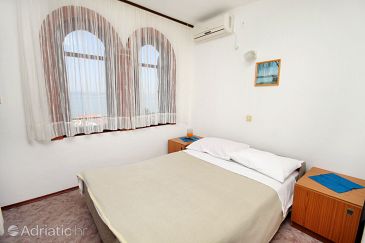 Bedroom Crikvenica, Bedroom u smještaju tipa room, dostupna klima, dopusteni kucni ljubimci i WIFI.