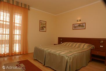 Bedroom Tučepi, Bedroom u smještaju tipa room, WIFI.