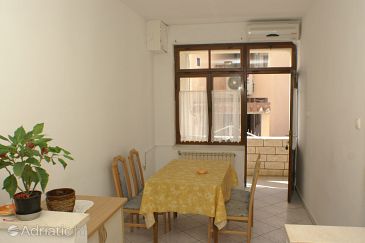 Dining room Stanići, Dining room u smještaju tipa apartment, dostupna klima i WIFI.