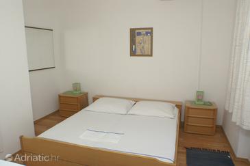 Bedroom 1 Splitska, Bedroom 1 u smještaju tipa room.