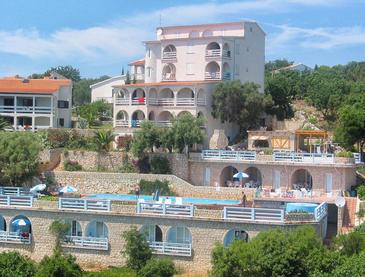 Property - Apartments 3075 Property Potočnica (Pag) - Accommodation 3075 - Apartments near sea with pebble beach.