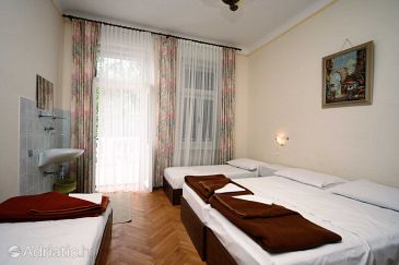 Bedroom Crikvenica, Bedroom u smještaju tipa room, dopusteni kucni ljubimci.