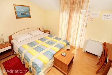 Bedroom Kaštel Štafilić, Bedroom u smještaju tipa room, WIFI.