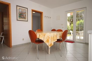 Dining room Nerezine, Dining room u smještaju tipa apartment, dostupna klima, dopusteni kucni ljubimci i WIFI.