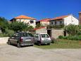 Parking lot - Apartments 4002 Parking lot Jelsa (Hvar) - Accommodation 4002 - Apartments with pebble beach.