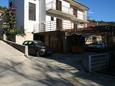 Parking lot - Apartments 4007 Parking lot Jelsa (Hvar) - Accommodation 4007 - Apartments with pebble beach.