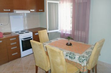Dining room Sućuraj, Dining room u smještaju tipa apartment, WIFI.