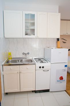 Kitchen Novalja, Kitchen u smještaju tipa studio-apartment, dopusteni kucni ljubimci i WIFI.