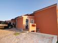 Parking lot - Apartments 4115 Parking lot Metajna (Pag) - Accommodation 4115 - Apartments with sandy beach.