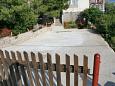 Parking lot Smokvica, Pag, Parking lot 4137 - Apartments with pebble beach.